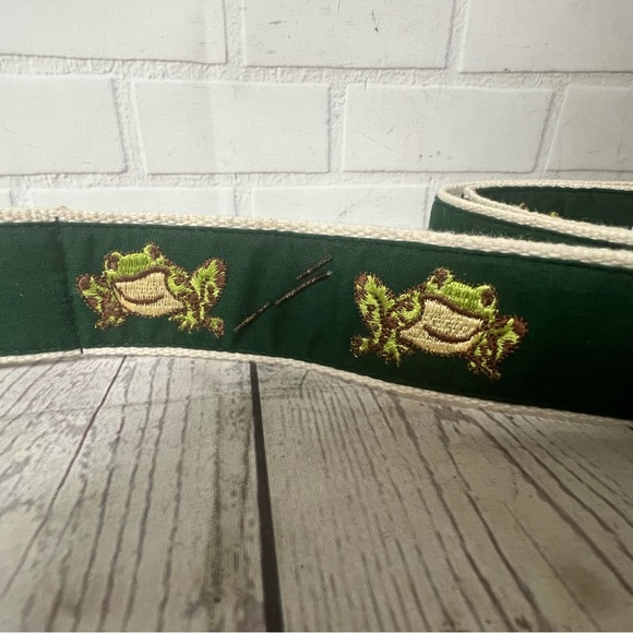 Pale Horse Designs Size Small Green FROG Embroidered Fabric Belt - Picture 7 of 8